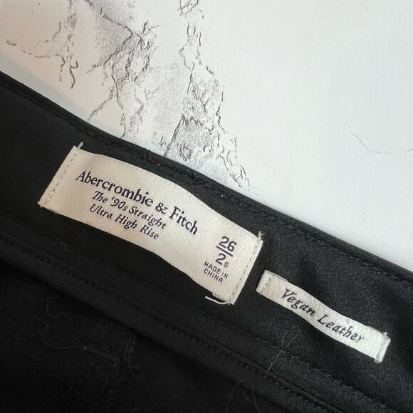 Abercrombie & Fitch vegan leather 90’s straight ultra high rise 26 short - Picture 9 of 9